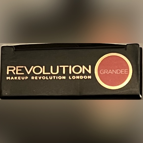Makeup Revolution “Grandee” Matte lip kit - Picture 4 of 4